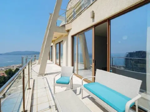 Prodaja, dvosoban stan, 96m², Bečići, Budva