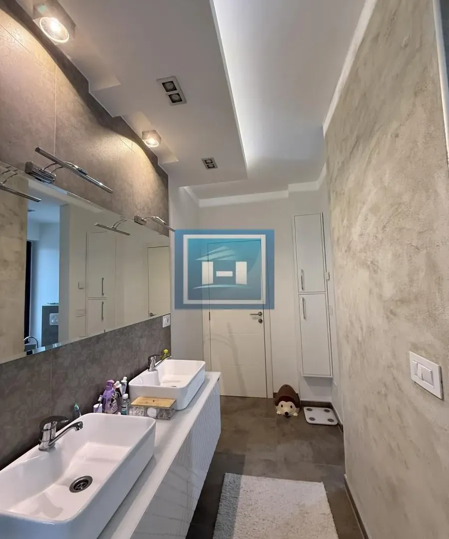 Prodaja, kuća, 240m², Centar, Jagodina