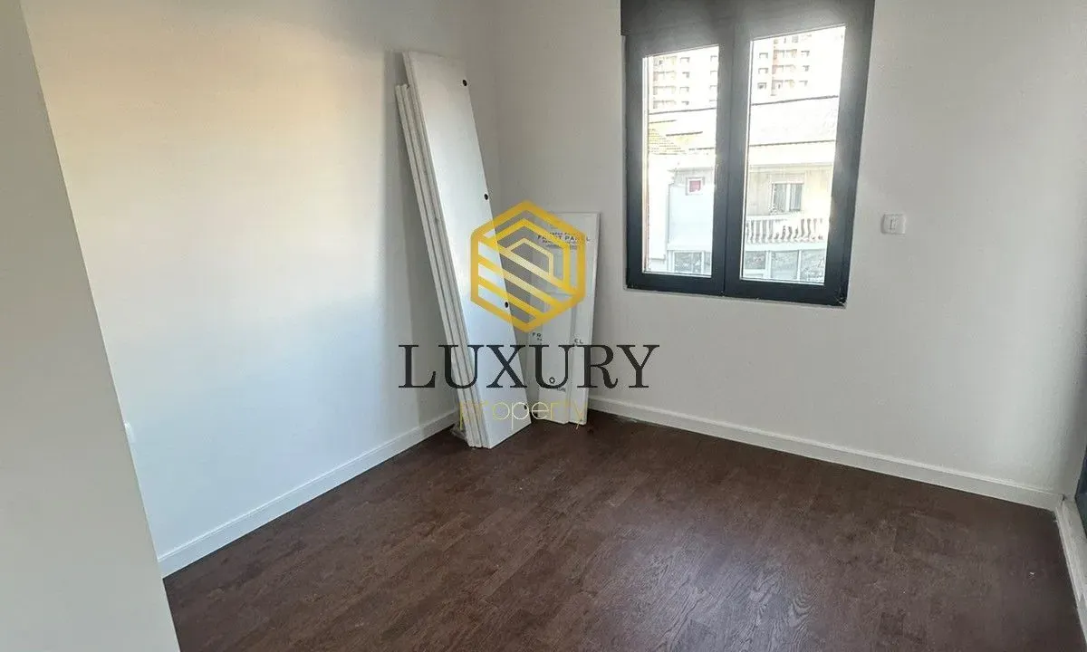 Izdavanje, dvosoban stan, 56m², Central Point, Podgorica