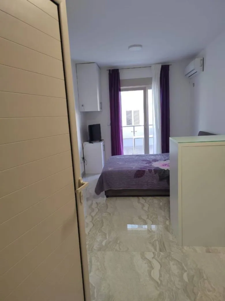 Rent, studio apartment, 27m², Bečići, Budva