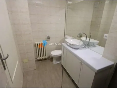 Izdavanje, četvorosoban stan, 130m², Savski Venac, Beograd - image 16