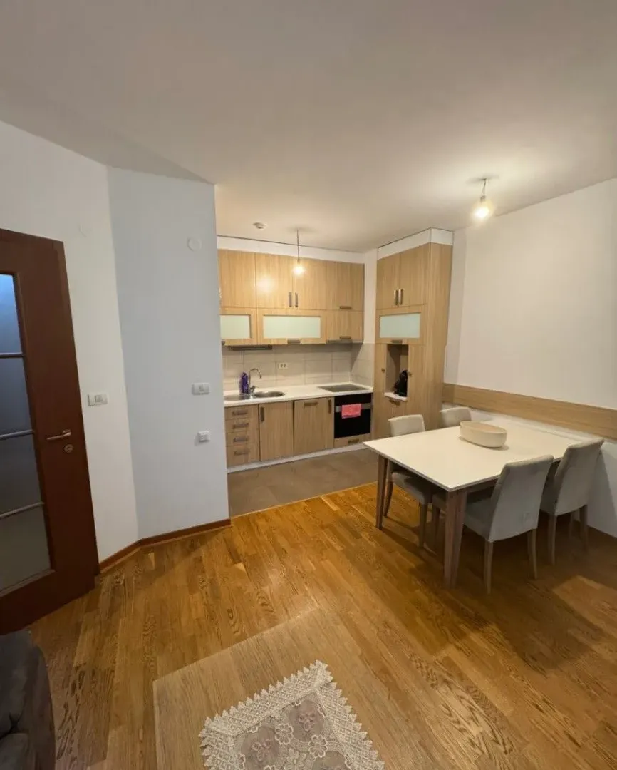 Izdavanje, dvosoban stan, 72m², City Kvart, Podgorica