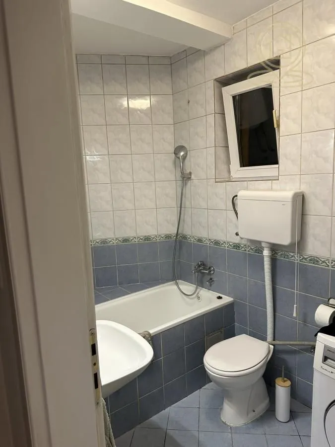 Izdavanje, trosoban stan, 52m², Grbavica, Novi Sad Sve Podlokacije