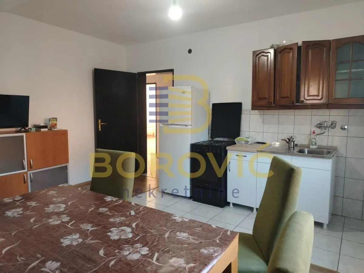 Izdavanje, četvorosoban stan, 100m², Krnjaca, Palilula Sve Podlokacije