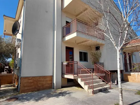 Rent, house, 220m², Tološi, Podgorica - image 9