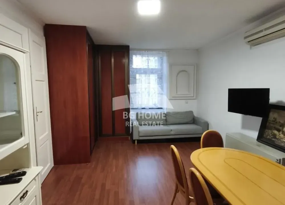 Izdavanje, dvosoban stan, 50m², Skadarlija, Beograd