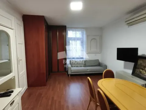 Izdavanje, dvosoban stan, 50m², Skadarlija, Beograd