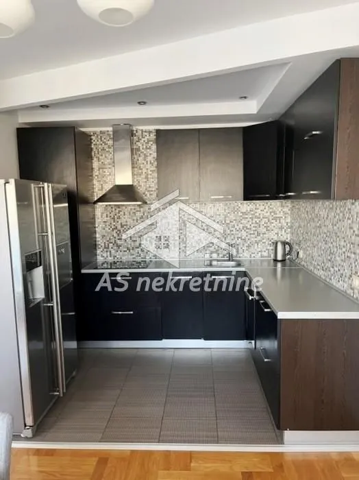 Izdavanje, četvorosoban stan, 120m², Voždovac Sve Podlokacije, Beograd