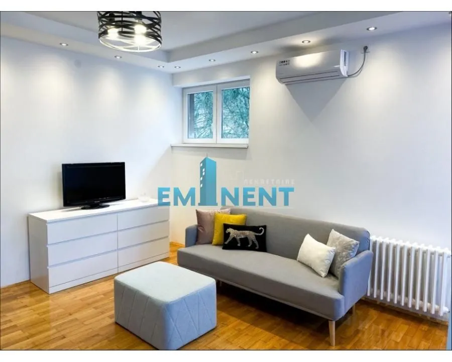 Izdavanje, dvosoban stan, 51m², Savski Venac, Beograd