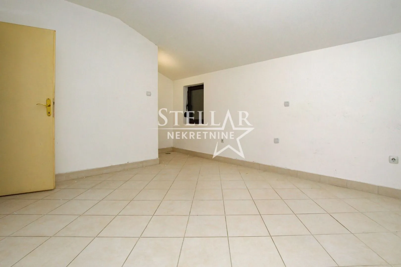 Rent, office space, 120m², Stari Aerodrom, Podgorica