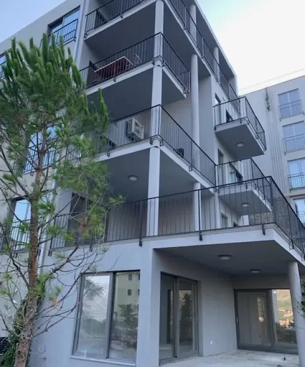 Prodaja, jednosoban stan, 52m², Dobrota, Kotor