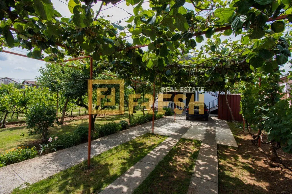 Prodaja, kuća, 168m², Tološi, Podgorica