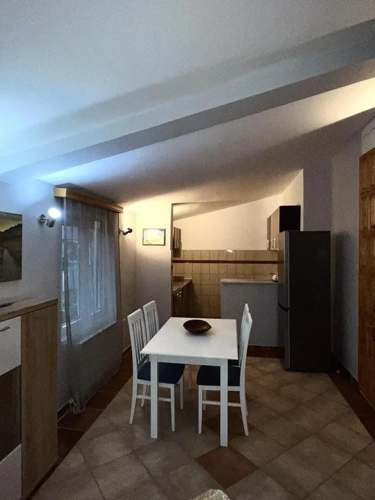 Izdavanje, trosoban stan, 100m², Zabjelo, Podgorica