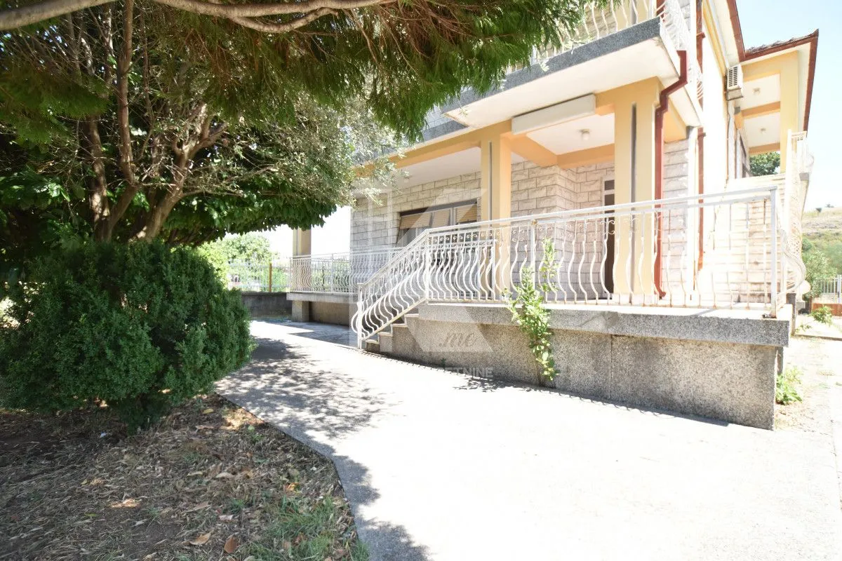 Sale, house, 240m², Dahna, Podgorica
