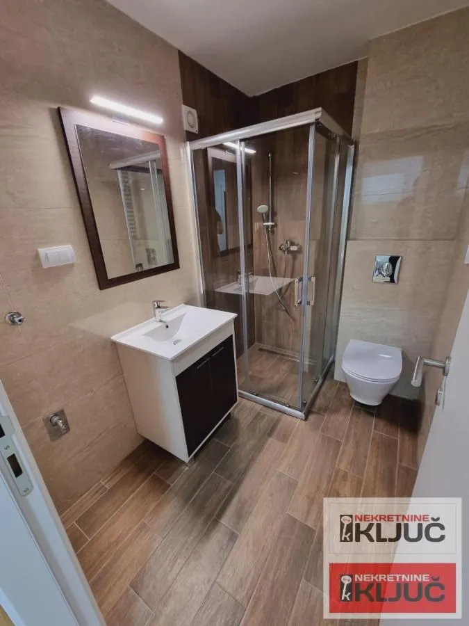 Prodaja, trosoban stan, 63m², Bulevar patrijarha Pavla, Novi Sad Sve Podlokacije