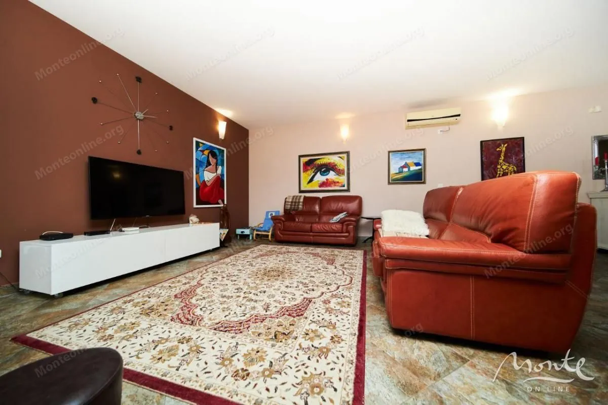 Sale, house, 495m², Bečići, Budva