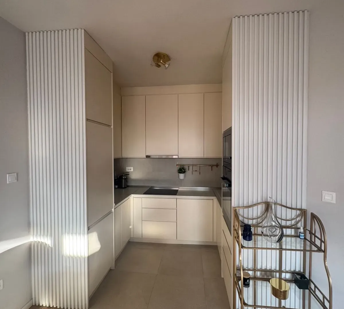 Izdavanje, jednosoban stan, 47m², Pod Goricom, Podgorica