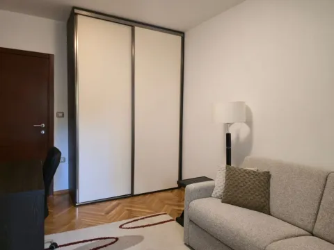 Izdavanje, dvosoban stan, 72m², Blok 6, Podgorica - image 9
