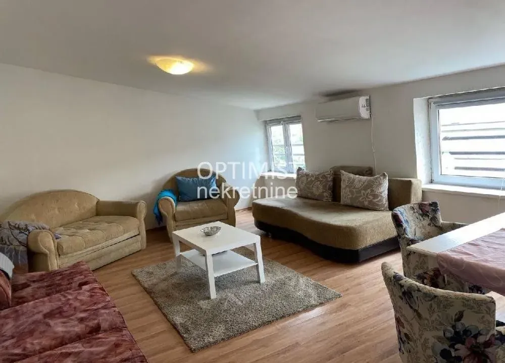 Izdavanje, četvorosoban stan, 106m², Vračar Centar, Vračar Sve Podlokacije