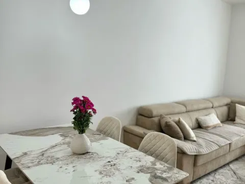 Izdavanje, jednosoban stan, 45m², New City, Podgorica - image 9