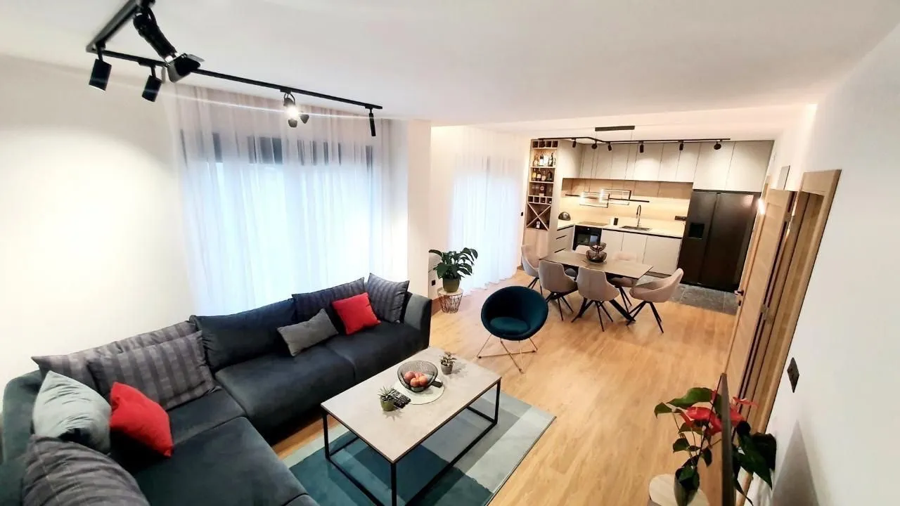 Izdavanje, kuća, 190m², Tološi, Podgorica