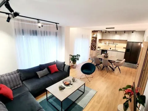 Rent, house, 190m², Tološi, Podgorica - image 10