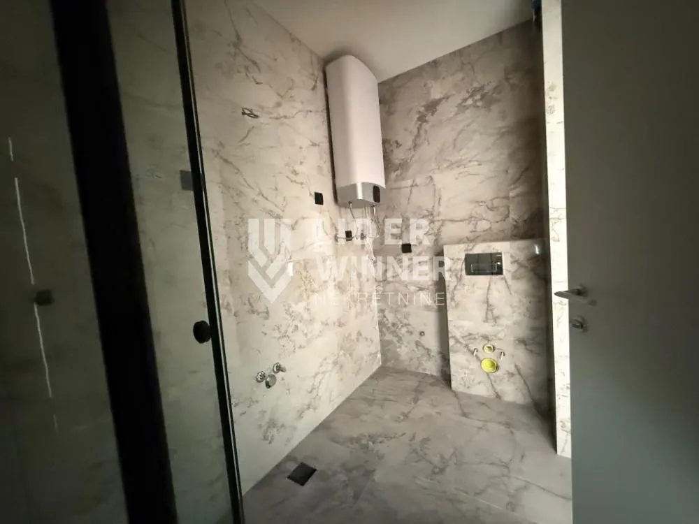 Sale, apartment, 220m², Autokomanda, Voždovac Sve Podlokacije