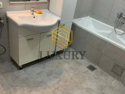 Rent, two bedroom apartment, 65m², Blok 5, Podgorica - image 11