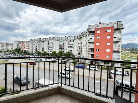 Izdavanje, trosoban stan, 86m², Stari Aerodrom, Podgorica - image 2