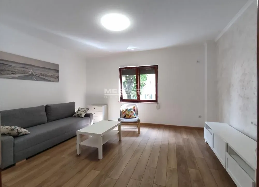 Izdavanje, dvosoban stan, 52m², Slavujev Venac, Zvezdara Sve Podlokacije
