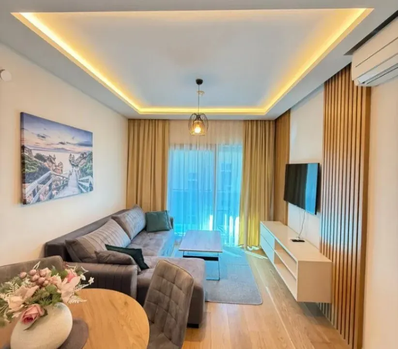 Izdavanje, dvosoban stan, 65m², Pržno, Budva