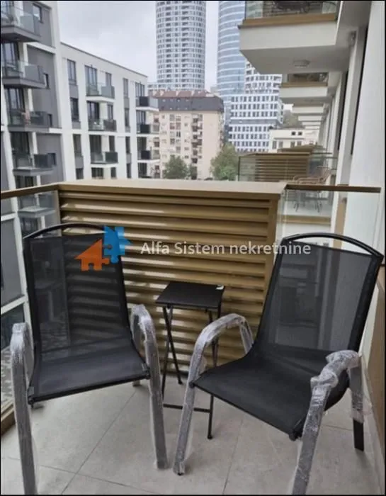 Izdavanje, trosoban stan, 74m², Savski Venac, Beograd