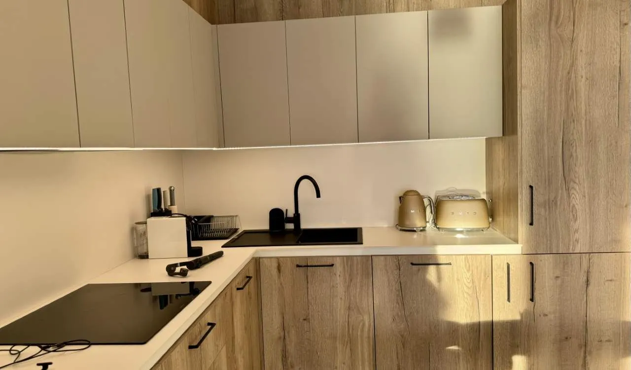 Izdavanje, dvosoban stan, 91m², Opatovo, Tivat