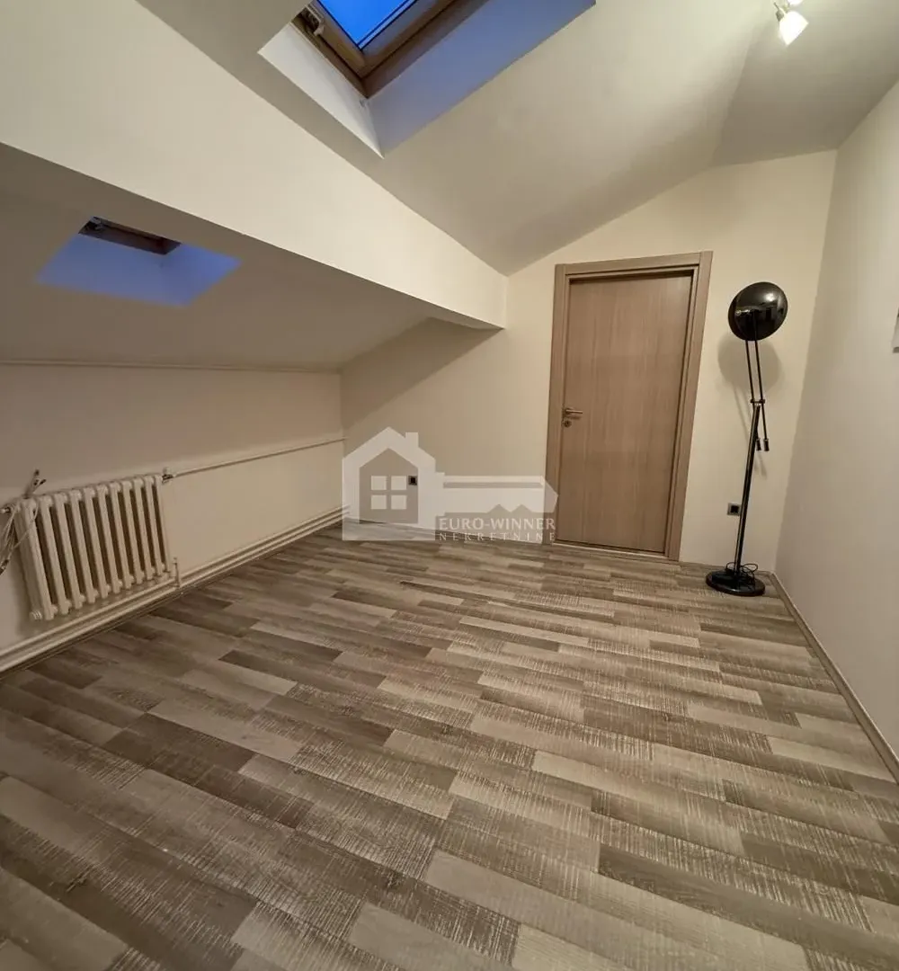 Izdavanje, trosoban stan, 58m², Sremčica, Beograd