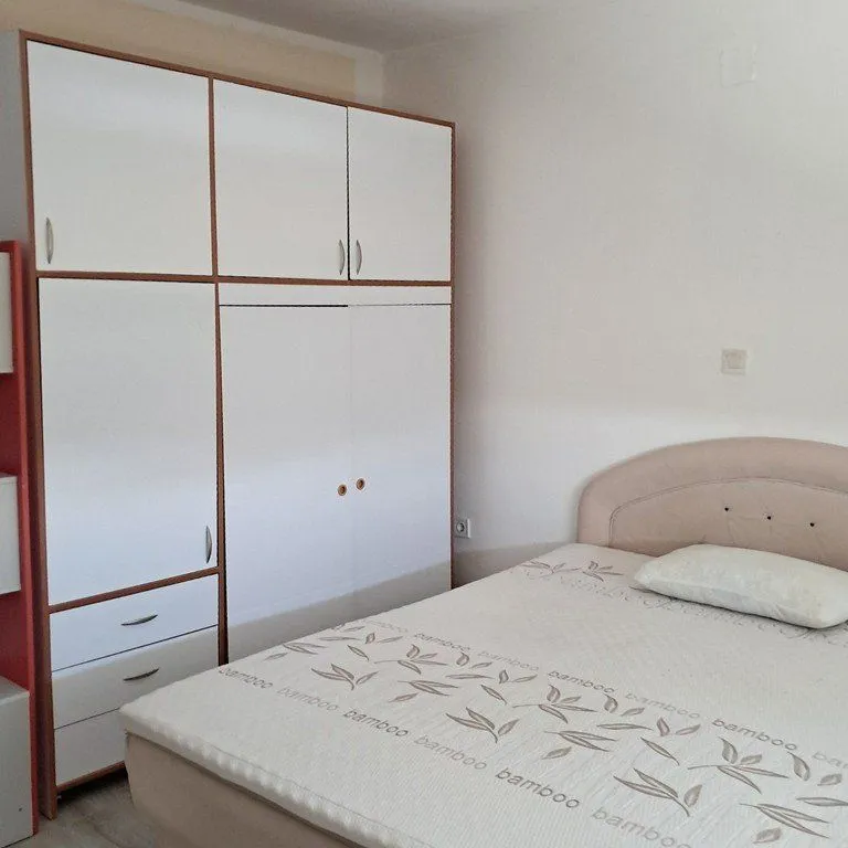 Izdavanje, jednosoban stan, 51m², Tološi, Podgorica