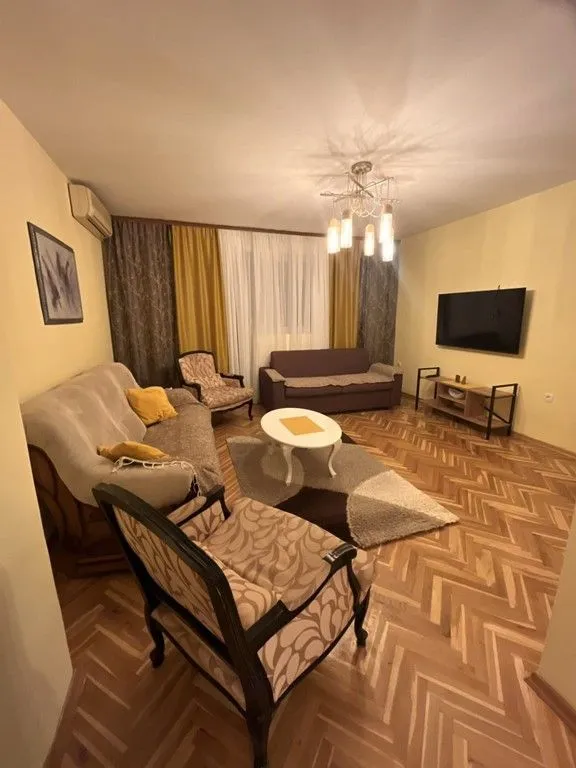 Izdavanje, dvosoban stan, 91m², Gintaš, Podgorica