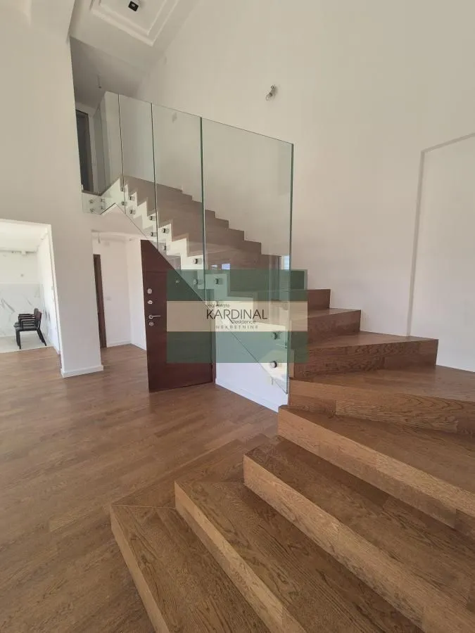 Prodaja, trosoban stan, 79m², Erdoglija, Kragujevac