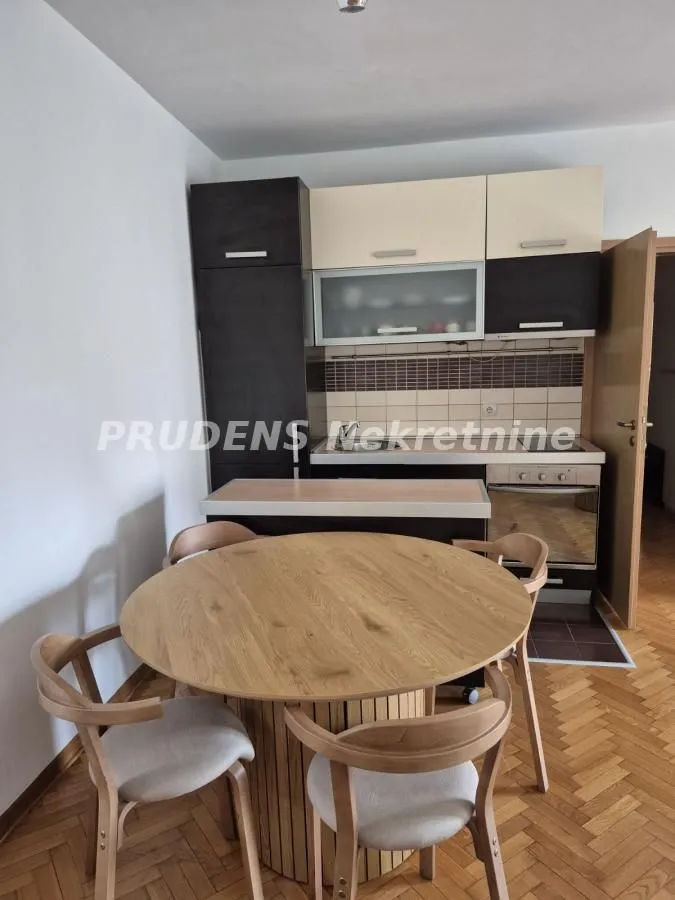 Izdavanje, dvosoban stan, 49m², Zvezdara Sve Podlokacije, Beograd