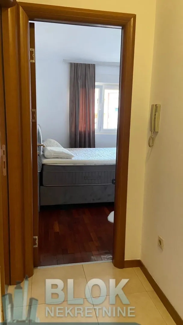 Izdavanje, jednosoban stan, 47m², Stari Aerodrom, Podgorica