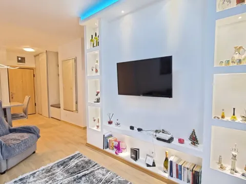 Izdavanje, jednosoban stan, 45m², Centar, Budva - image 3