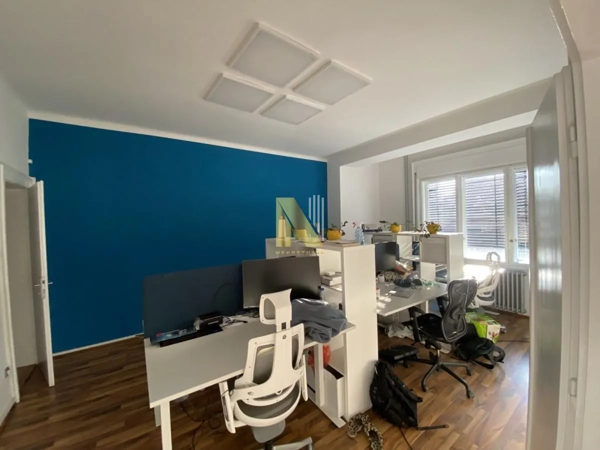 Prodaja, četvorosoban stan, 131m², Centar, Novi Sad