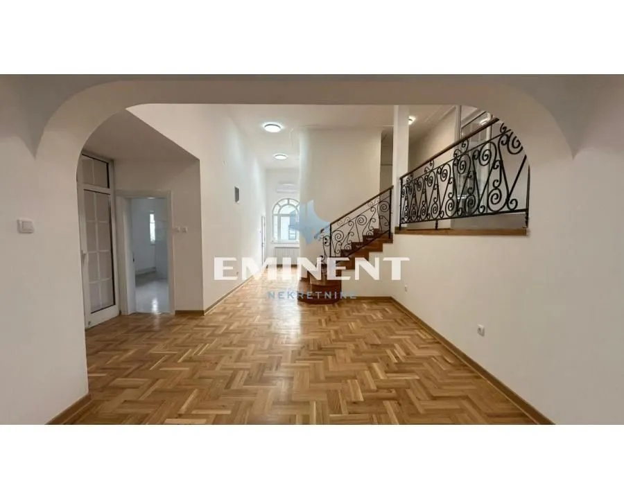 Izdavanje, četvorosoban stan, 140m², Vojvode Vlahovica, Beograd