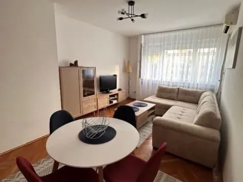 Izdavanje, jednosoban stan, 37m2, Centar, Beograd Izdavanje, jednosoban stan, 37m2, Centar, Beograd
