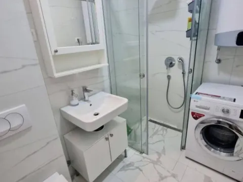 Izdavanje, dvosoban stan, 65m², Centar, Budva - image 10