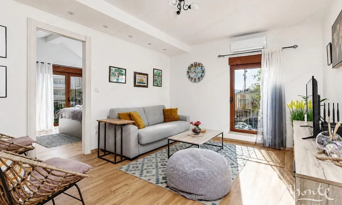 Prodaja, jednosoban stan, 42m², Centar, Tivat