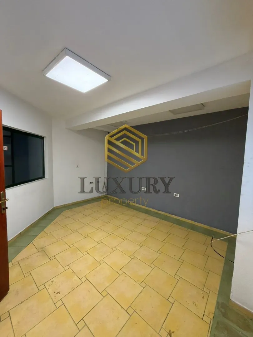 Rent, office space, 100m², Stari Aerodrom, Podgorica