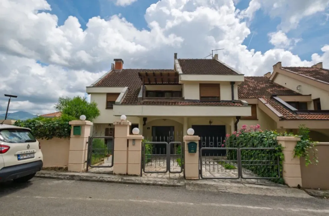 Rent, house, 280m², Gorica C, Podgorica