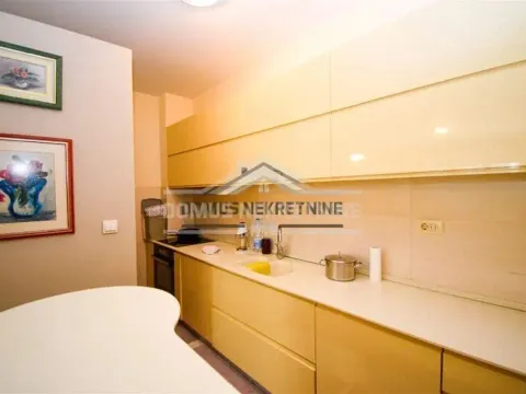 Rent, three bedroom apartment, 100m², Blok 6, Podgorica - image 4