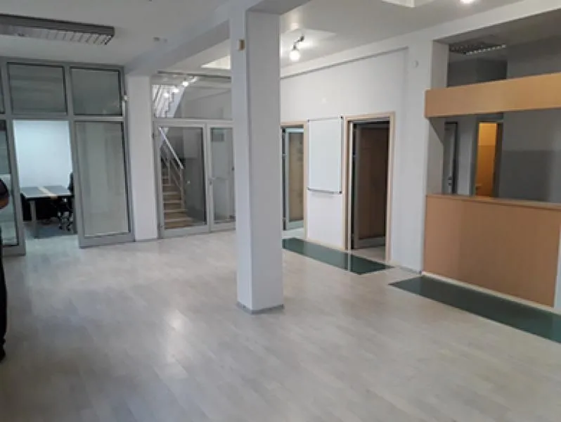 Izdavanje, poslovni prostor, 140m², Vračar Hram, Vračar Sve Podlokacije