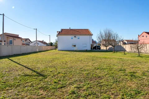 View of the yard and the back of the house with a lawn. - image 3